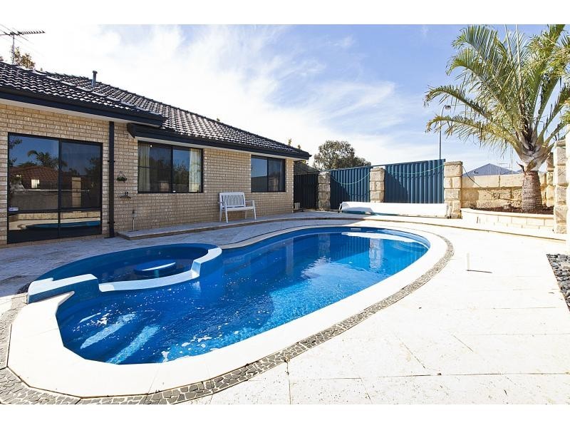 62 Parkwood Avenue, Woodvale WA 6026
