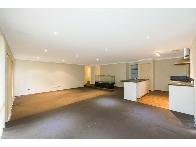 66 Plaistowe Boulevard, Byford WA 6122