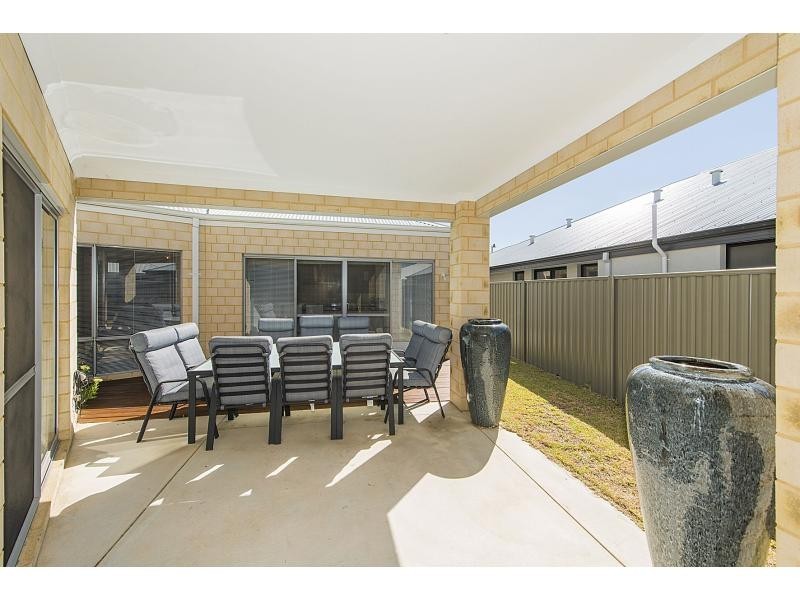 2 Gypsum Avenue, Harrisdale WA 6112