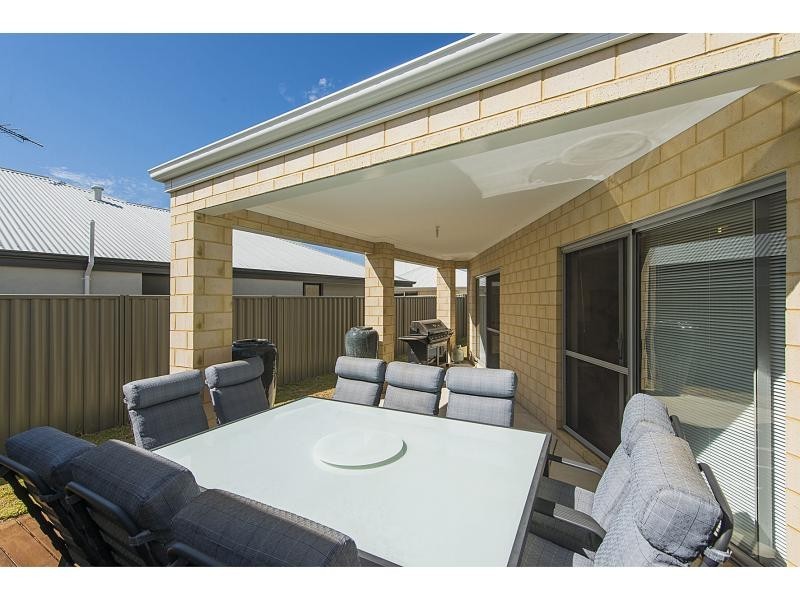 2 Gypsum Avenue, Harrisdale WA 6112