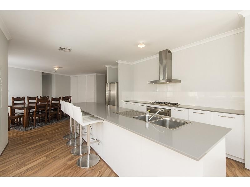 2 Gypsum Avenue, Harrisdale WA 6112