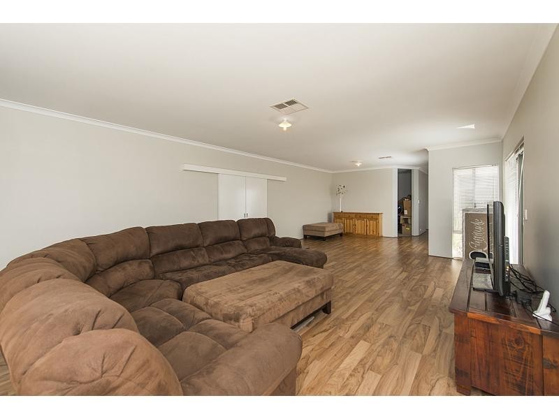 2 Gypsum Avenue, Harrisdale WA 6112