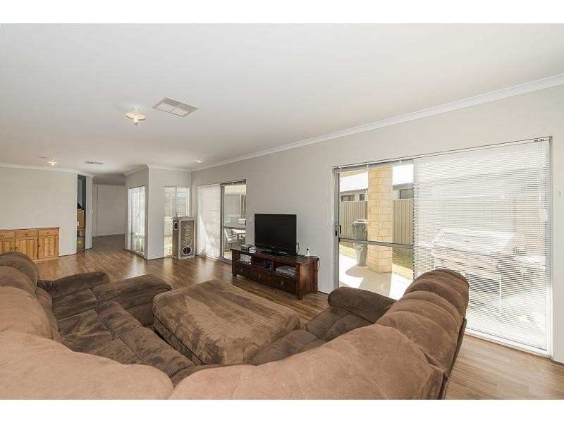 2 Gypsum Avenue, Harrisdale WA 6112