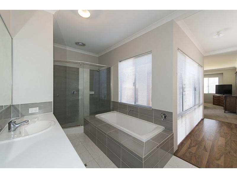 2 Gypsum Avenue, Harrisdale WA 6112