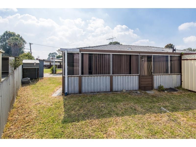 9 Namoi Place, Armadale WA 6112