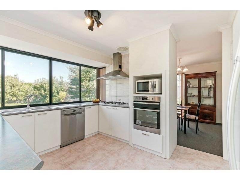 26 Provincial Mews, Bibra Lake WA 6163