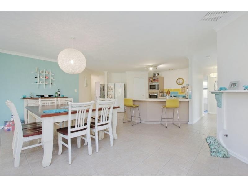 3 Palmerston Crescent, Tapping WA 6065