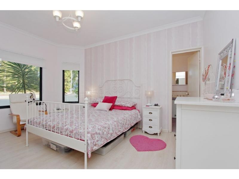 3 Palmerston Crescent, Tapping WA 6065