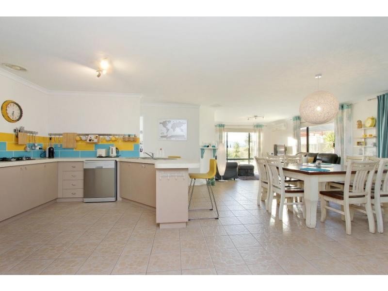 3 Palmerston Crescent, Tapping WA 6065