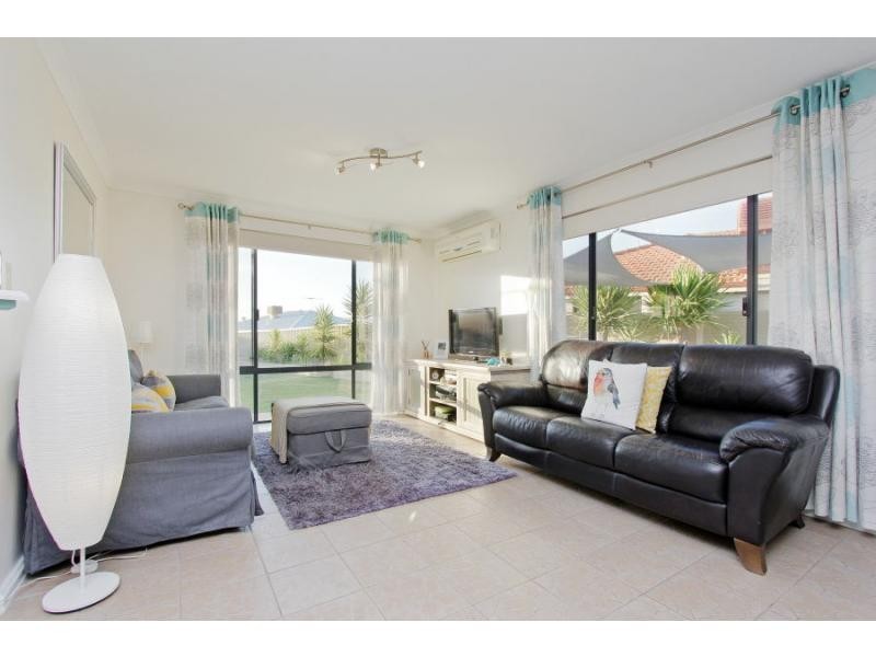 3 Palmerston Crescent, Tapping WA 6065