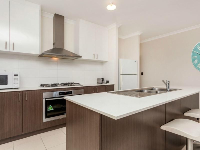 6 Farnese Way, Banksia Grove WA 6031