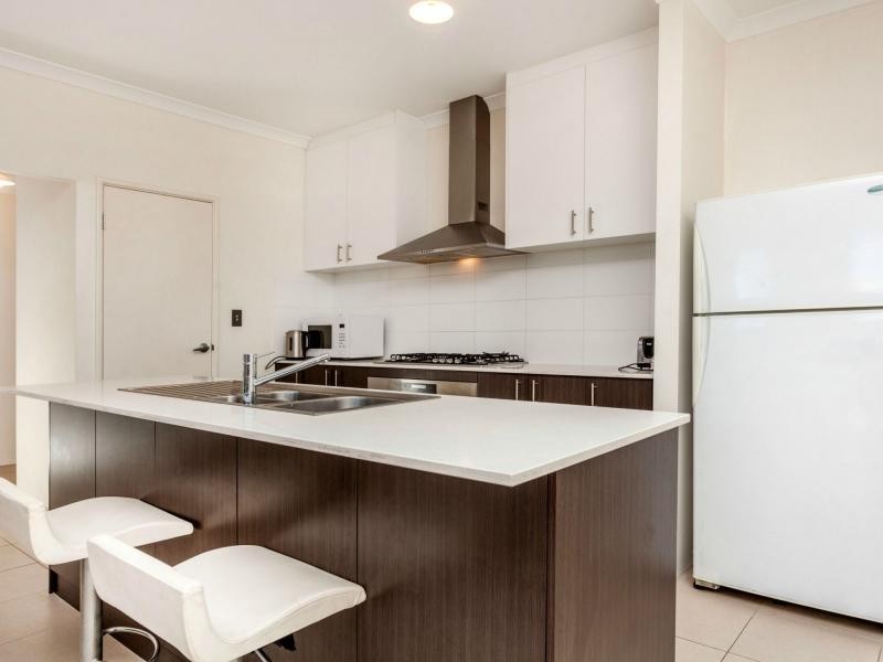 6 Farnese Way, Banksia Grove WA 6031