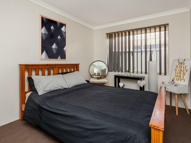 6 Farnese Way, Banksia Grove WA 6031