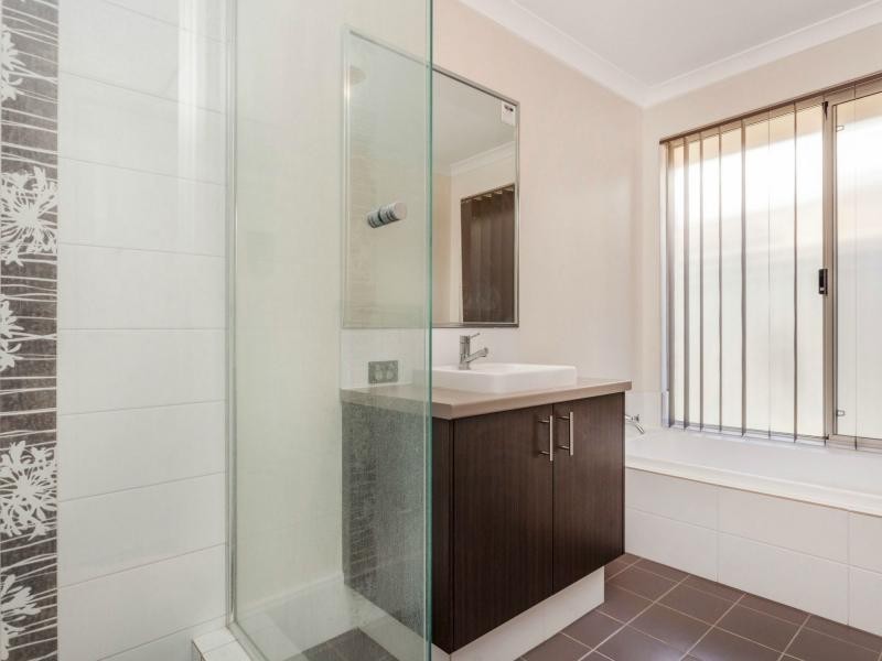 6 Farnese Way, Banksia Grove WA 6031