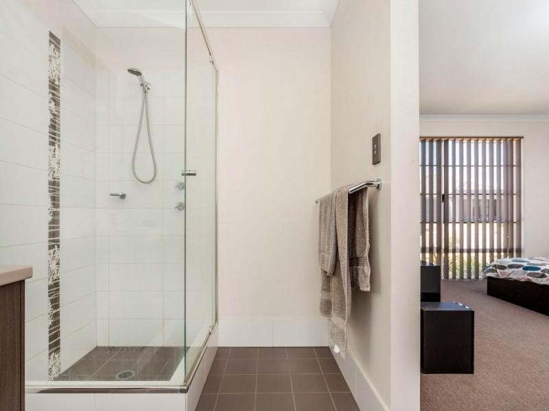 6 Farnese Way, Banksia Grove WA 6031