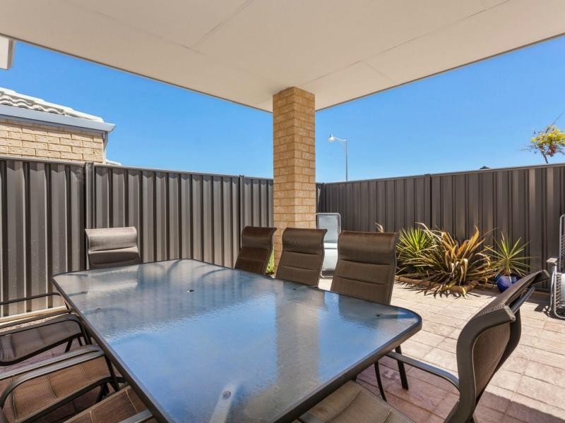 6 Farnese Way, Banksia Grove WA 6031