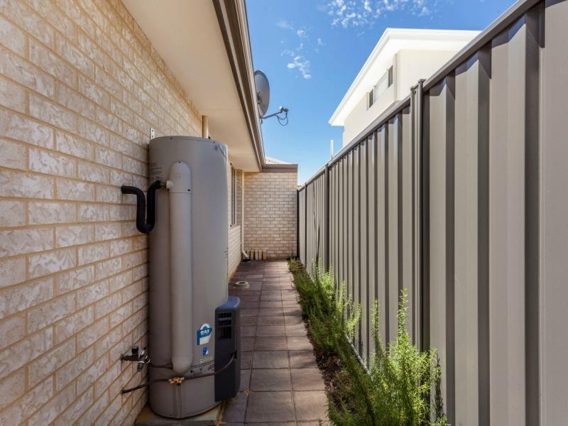 6 Farnese Way, Banksia Grove WA 6031