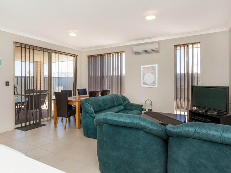 6 Farnese Way, Banksia Grove WA 6031