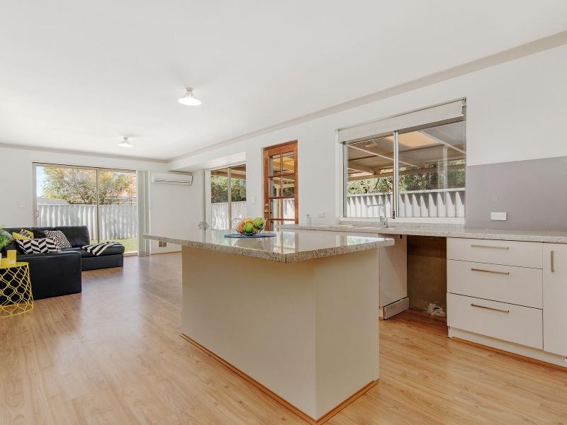 21 Menora Loop, Warnbro WA 6169