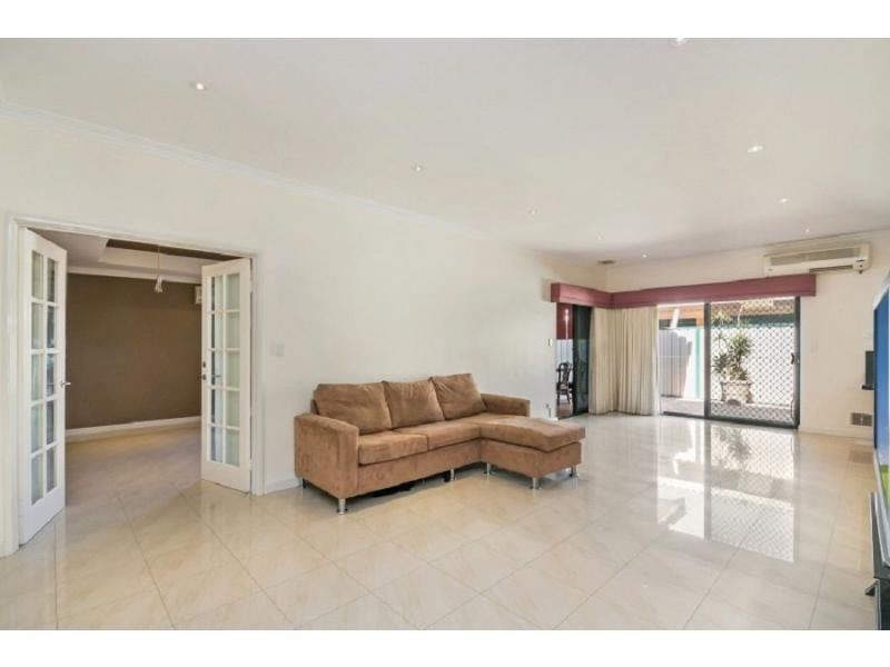 12 Gillen Way, Success WA 6164