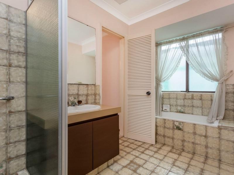 82 Trailwood Drive, Woodvale WA 6026