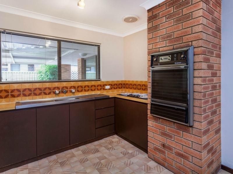 82 Trailwood Drive, Woodvale WA 6026