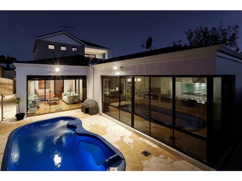 1 Yalgorup Lane, Munster WA 6166