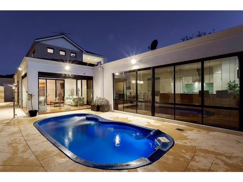 1 Yalgorup Lane, Munster WA 6166