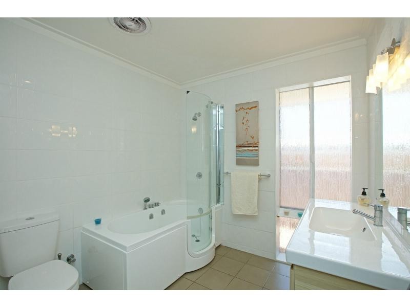 4 Gladman Way, Karrinyup WA 6018