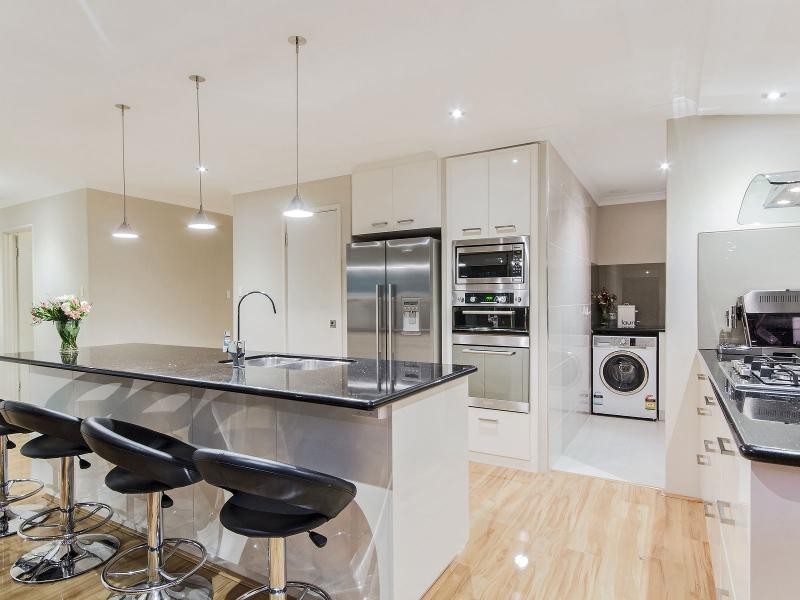 9 Bates Way, Warnbro WA 6169