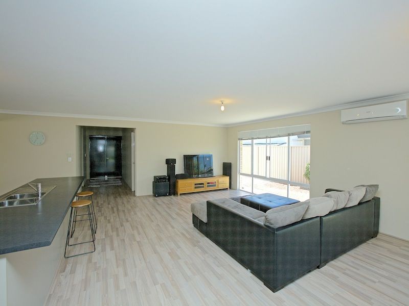 4 Dietes View, Sinagra WA 6065