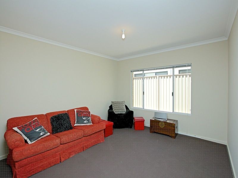 4 Dietes View, Sinagra WA 6065