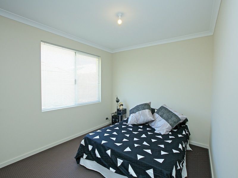 4 Dietes View, Sinagra WA 6065