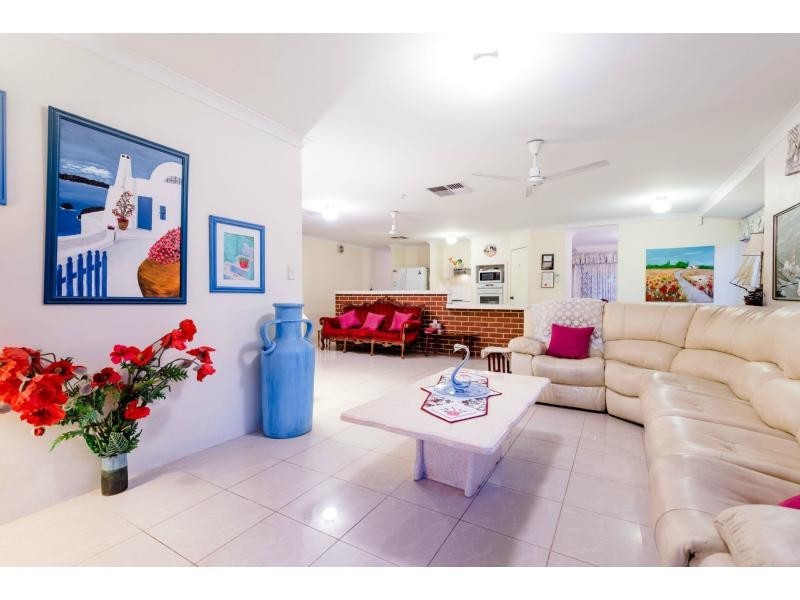 27 Nottingham Gardens, Ballajura WA 6066