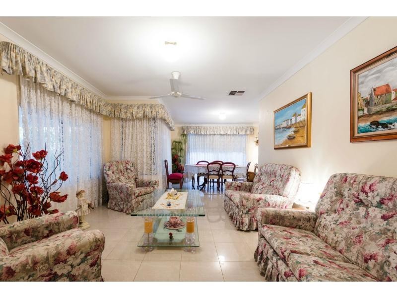 27 Nottingham Gardens, Ballajura WA 6066