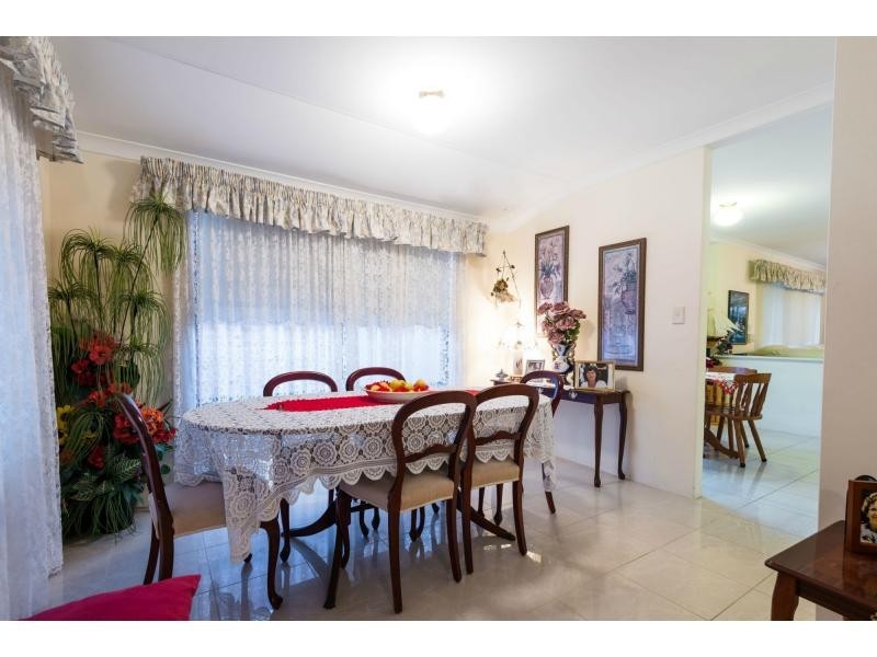 27 Nottingham Gardens, Ballajura WA 6066