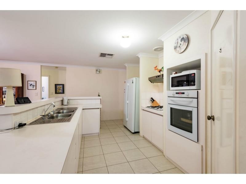 27 Nottingham Gardens, Ballajura WA 6066