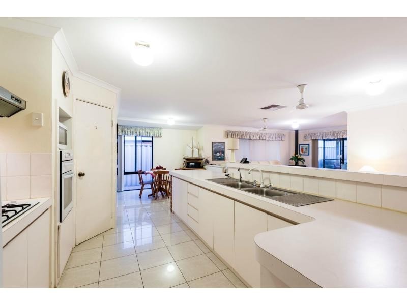 27 Nottingham Gardens, Ballajura WA 6066