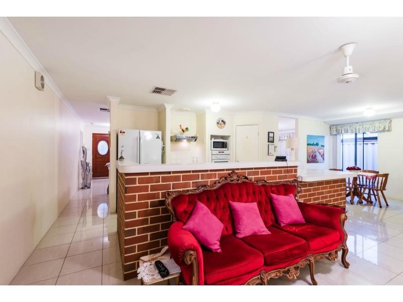 27 Nottingham Gardens, Ballajura WA 6066