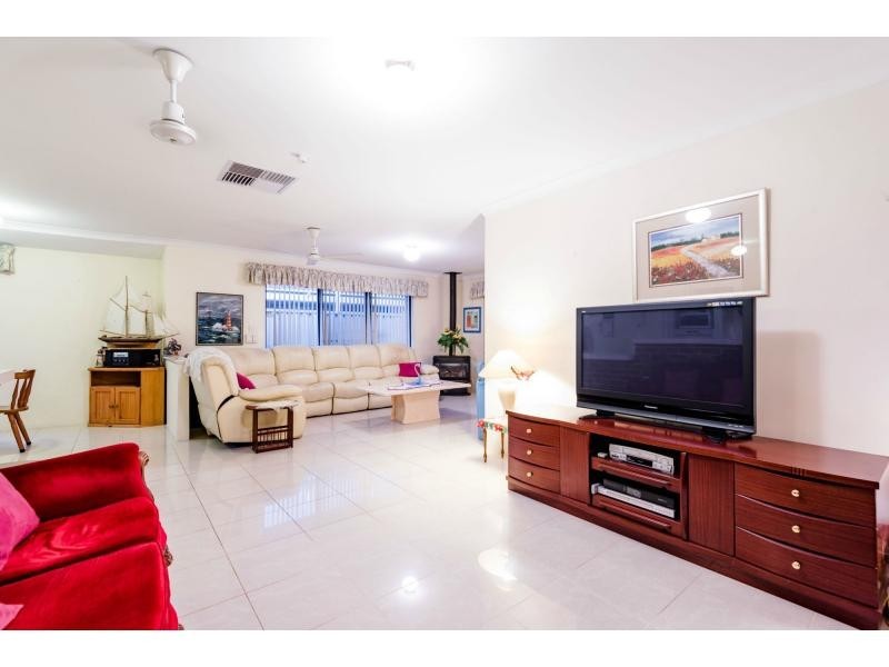 27 Nottingham Gardens, Ballajura WA 6066