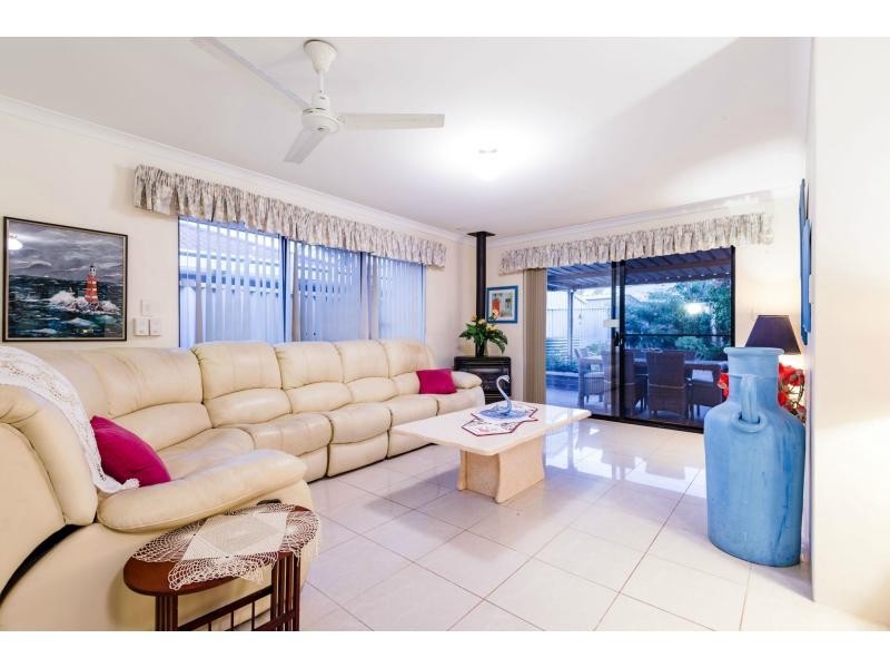 27 Nottingham Gardens, Ballajura WA 6066