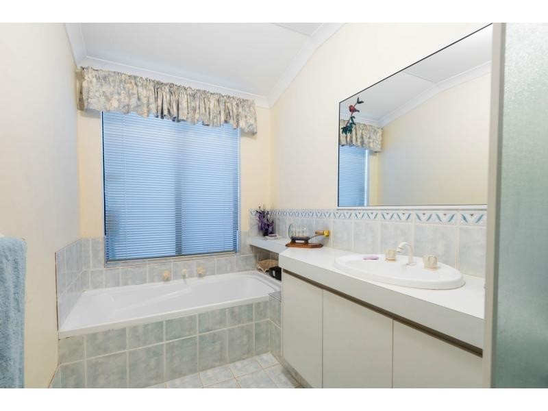 27 Nottingham Gardens, Ballajura WA 6066