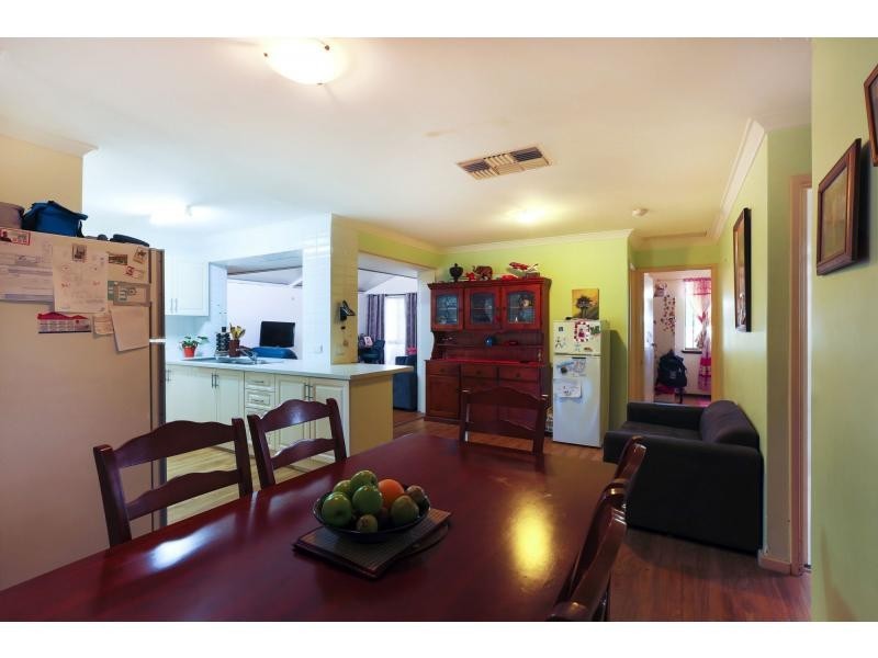 34B Grainger Way, Thornlie WA 6108