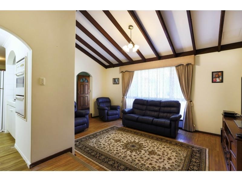 34B Grainger Way, Thornlie WA 6108