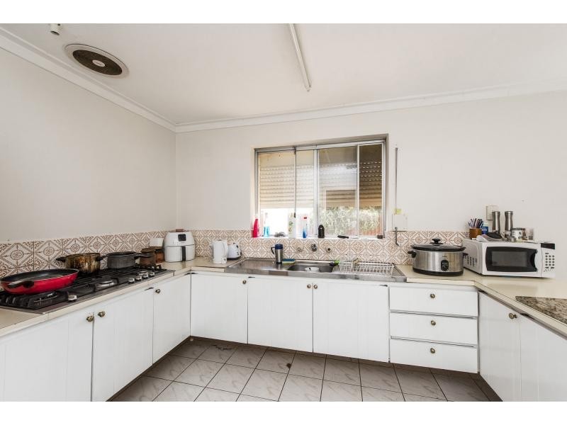 6 Ripplewood Avenue, Thornlie WA 6108