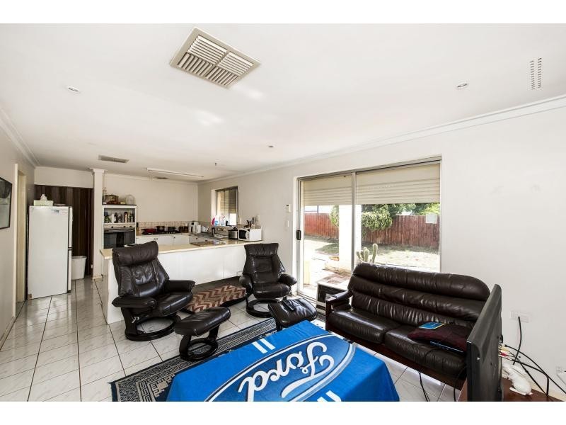 6 Ripplewood Avenue, Thornlie WA 6108