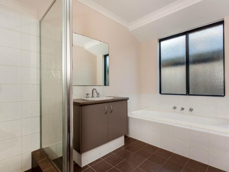 2 Athens Lane, Hocking WA 6065