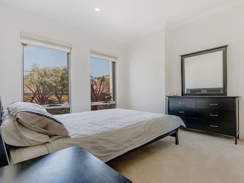 34 Bendalong Boulevard, Secret Harbour WA 6173