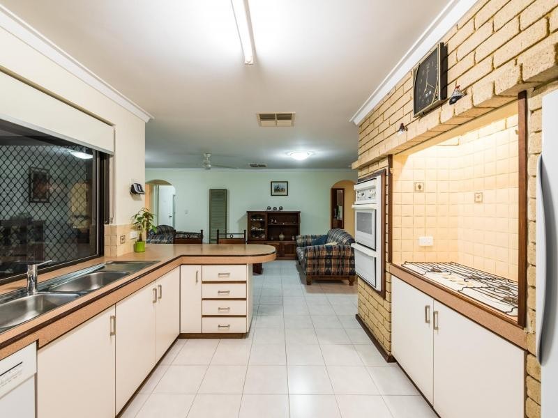 1 Padbury Way, Eden Hill WA 6054