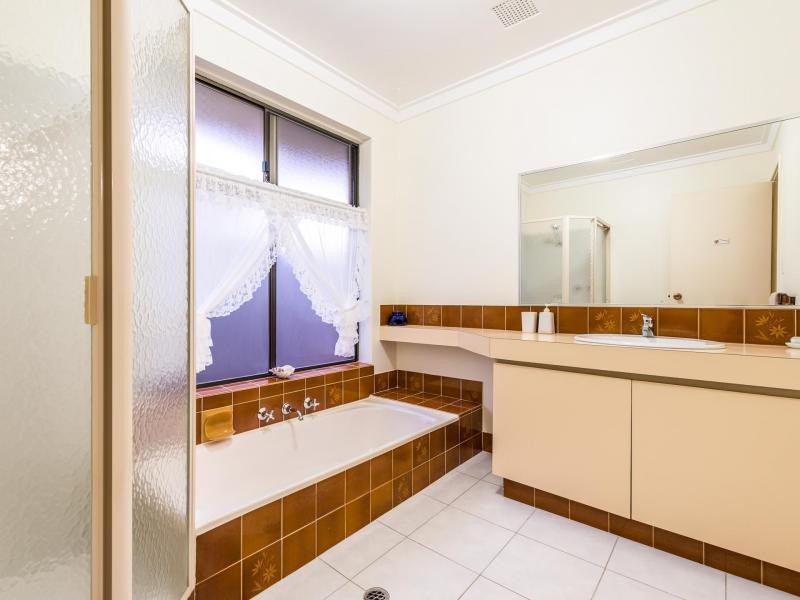 1 Padbury Way, Eden Hill WA 6054